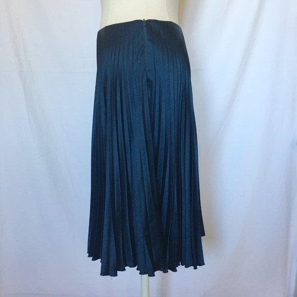 Valentino Navy Silk Pleated Midi Skirt 10 - Picture 4 of 9